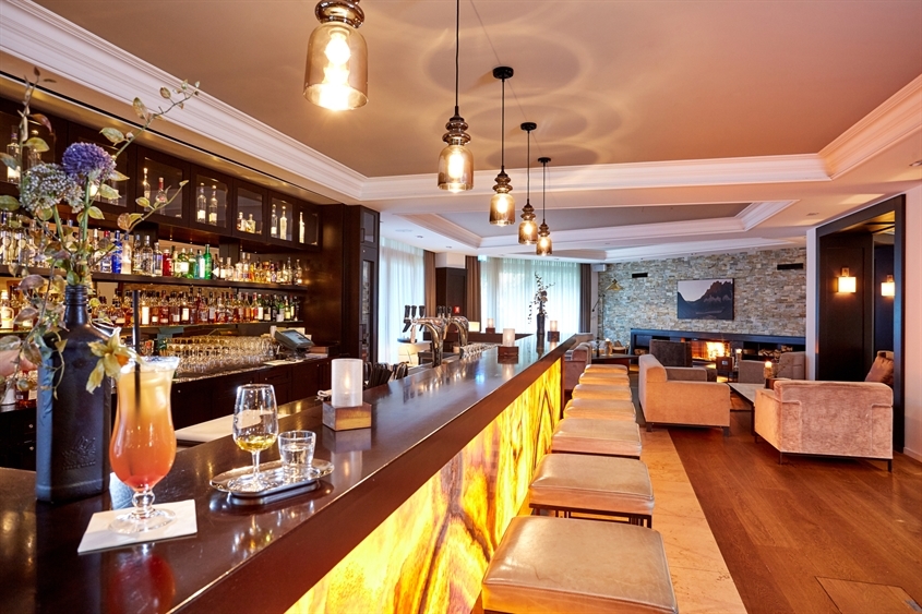 Hotel am Badersee: Abendbar Talstation