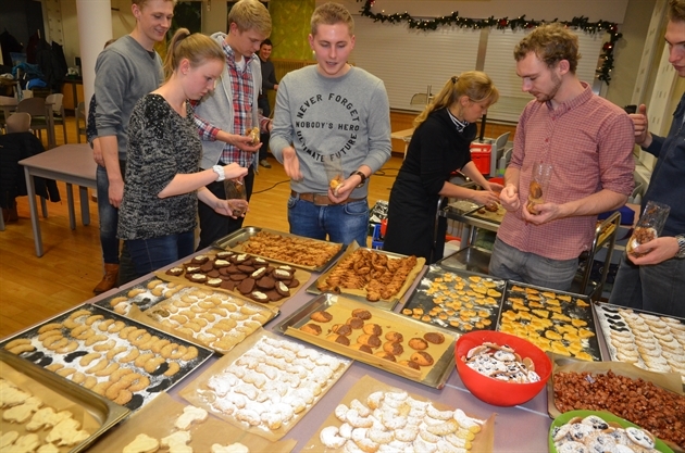 AGRAVIS Raiffeisen AG: Plätzchen backen für den guten Zweck - Azubi Charity-Xmas