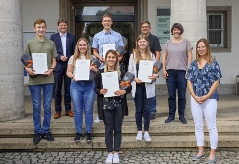 Landratsamt Augsburg: Im Anschluss an die Ausbildung erwartet Dich ein Arbeitsvertrag!