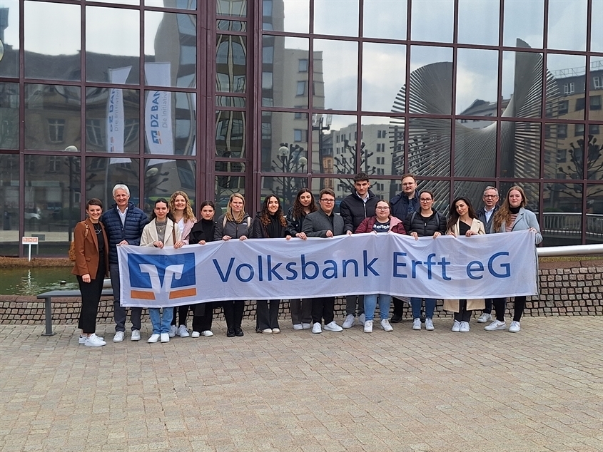 Volksbank Erft eG: Azubiausflug zur DZ Bank Frankfurt