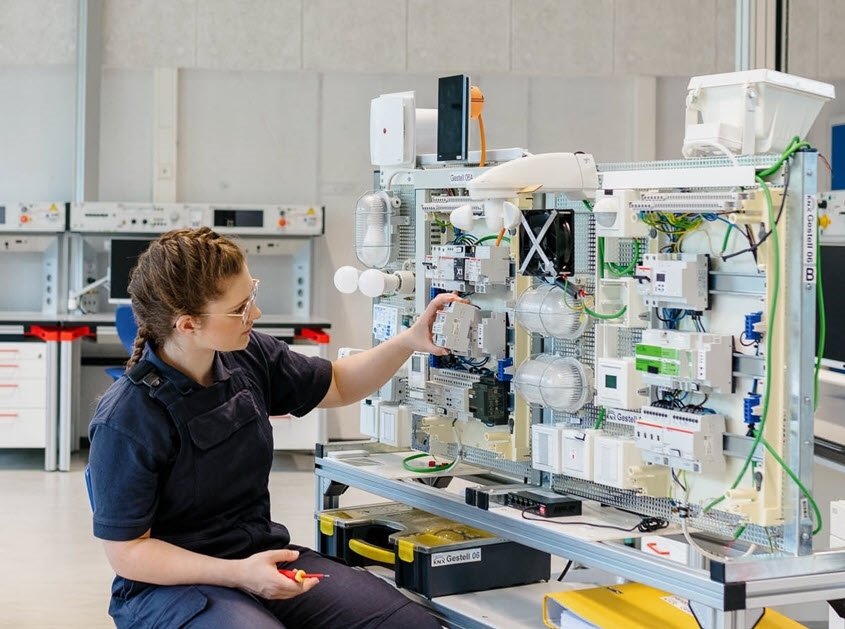 Stromnetz Hamburg GmbH: In dieser Ausbildung steht Spannung auf dem Programm! Ausbildung zum Elektroniker für Betriebstechnik (w/m/d)