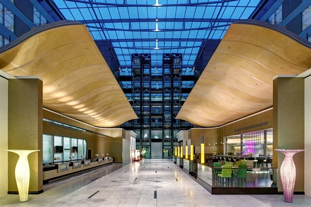 Hilton Frankfurt Airport: Hilton Frankfurt Airport - Lobby