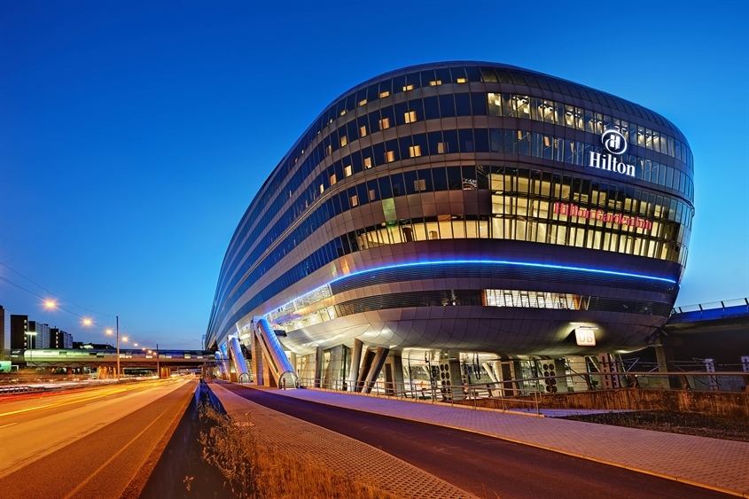 Hilton Frankfurt Airport: Hilton Frankfurt Airport & Hilton Garden Inn Frankfurt Airport in THE SQUAIRE