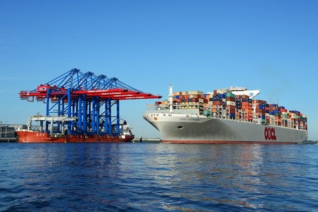 Orient Overseas Container Line Ltd. Zweigniederlassung Deutschland: Die OOCL Chongqing läuft in den Hamburger Hafen ein