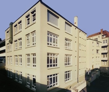Institut Dr. Flad GmbH: Institut Dr. Flad - Schulgebäude