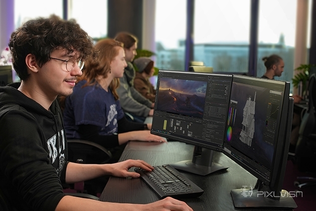 PIXL VISN media arts academy: PIXL VISN-Student bei der Projektarbeit