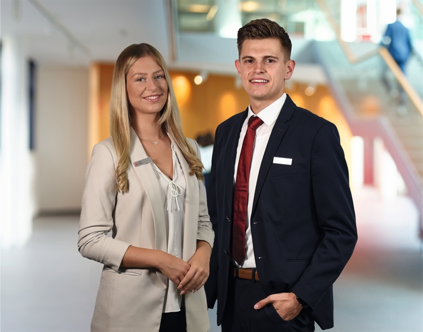 Kreissparkasse Böblingen A.d.ö.R.: Auszubildende Anna Dogic und Mika Wolfer