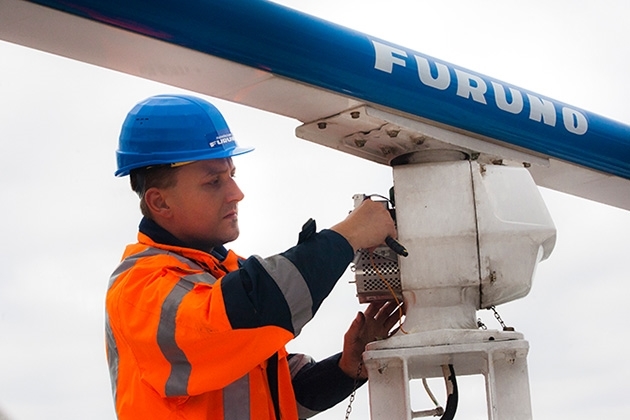 FURUNO DEUTSCHLAND GmbH: Installation eines FURUNO Radars an Bord