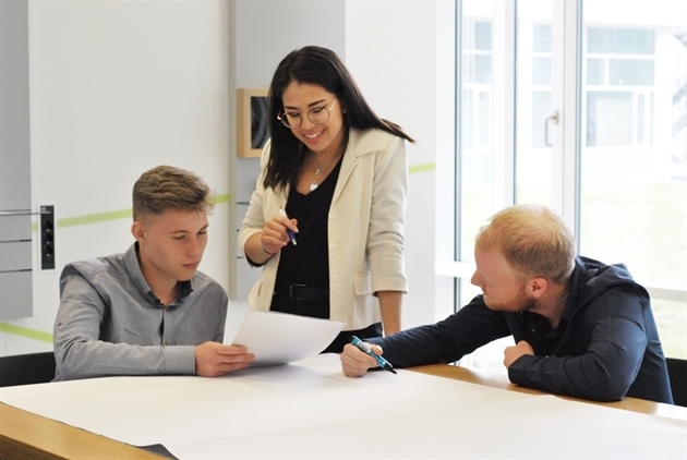 Allianz Commercial: Unsere Studenten - Teamwork
