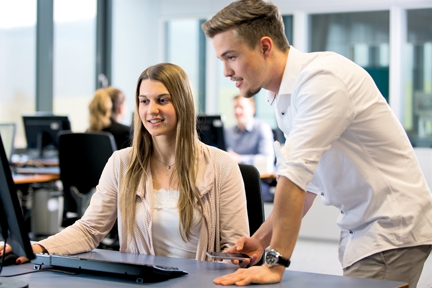 Aesculap AG: Kaufmännische Ausbildung und Studium