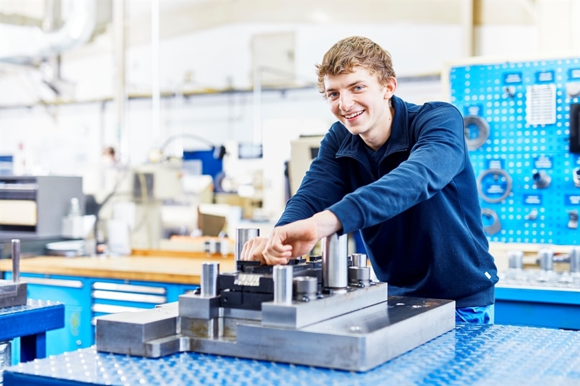 ERNST Umformtechnik GmbH: Werkzeugmechaniker (mwd) - Ein Beruf für Liebhaber mechanischer Präzision.