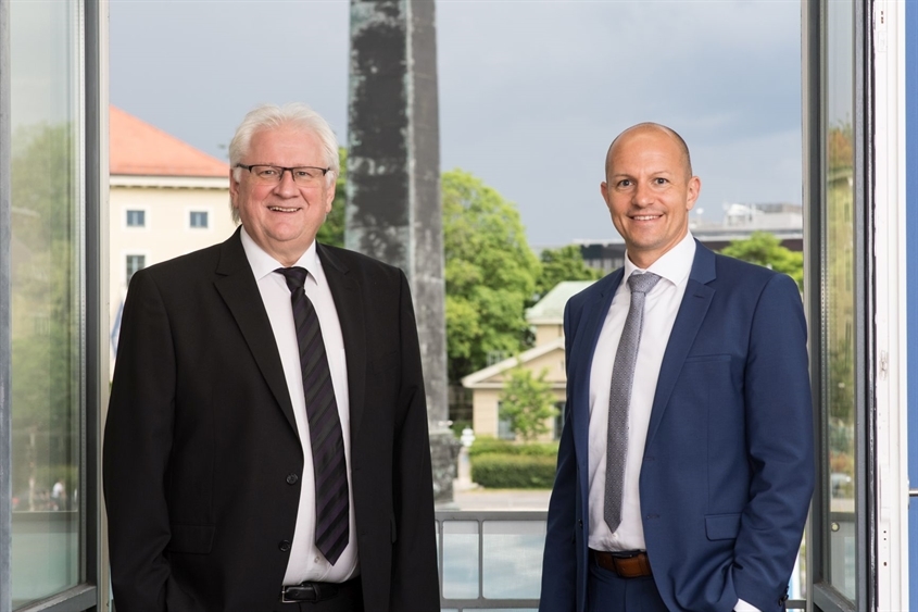 Treukontax Steuerberatungsgesellschaft mbH: Für unsere Geschäftsführer steht Ausbildung genauso im Mittelpunkt, wie der Obelisk auf dem Karolinenplatz bei unserer Zentrale in München