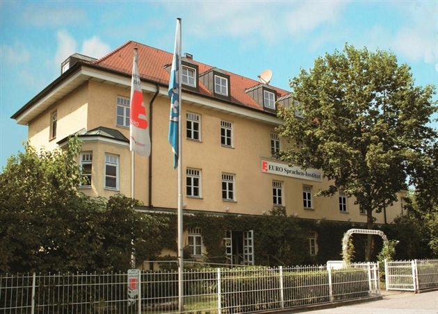 EURO Fremdsprachenschule staatl. anerkannt: EURO Ingolstadt - Berufsfachschule und Fachakademie in der Esplanade 36