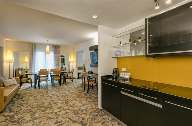 ARCOTEL Hotels & Resorts GmbH: PLATZ ZUM WOHLFÜHLEN ARCOTEL Hotels & Resorts GmbH: PLATZ ZUM WOHLFÜHLEN