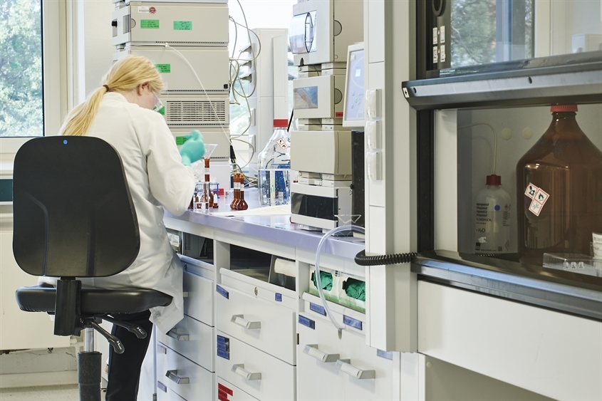 Baxter Oncology GmbH - SIMTRA BioPharma Solutions: Chemielabor/Qualitätskontrolle