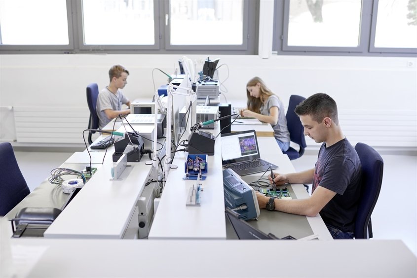 Baumer Group Ausbildung Infos & freie Stellen Azubiyo