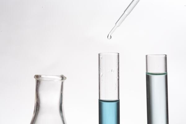 Reagenzgläser und weitere Glasapparate für Laborarbeiten herstellen